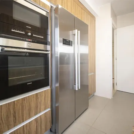 Tgnfunfam - Private Terrace, Bbq, Pool And Beach! Holiday home *